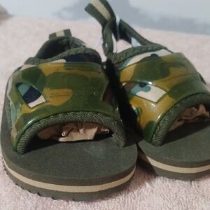 Old Navy Green Camouflage Infant Sandals